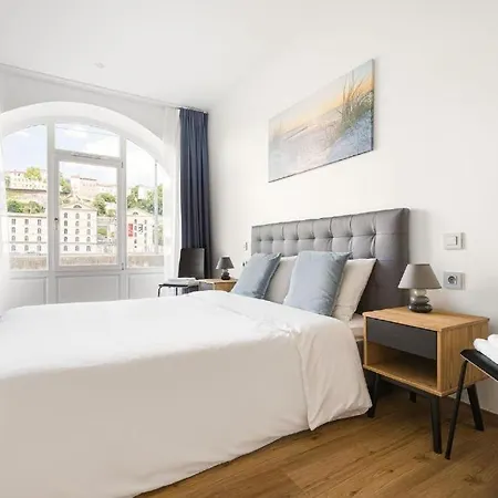 Lux Moderne 95 Square Meter * Paris